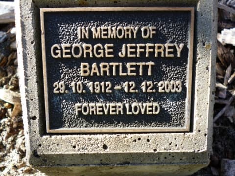 George Jeffrey BARTLETT gravestone photograph 1