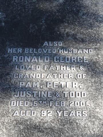 Ronald George DAVENPORT gravestone photograph 1
