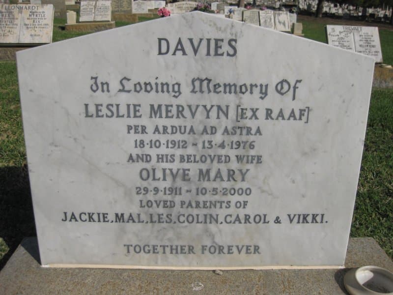 Leslie Mervyn DAVIES gravestone photograph 1