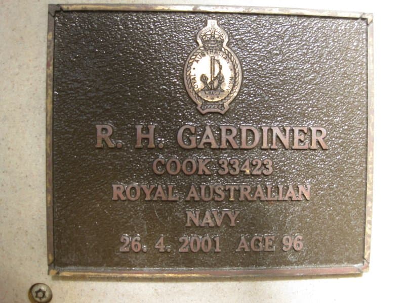 Robert Henry GARDINER gravestone photograph 1