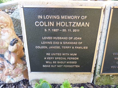 Colin Ernest HOLTZMAN gravestone photograph 1