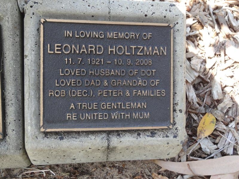 Leonard Arther HOLTZMAN gravestone photograph 1