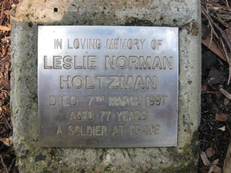 Leslie Norman HOLTZMAN gravestone photograph 1