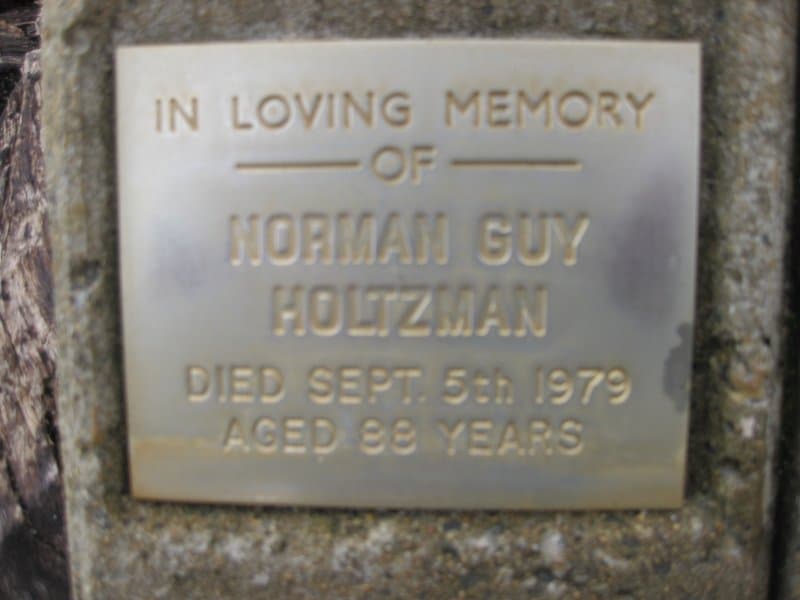 Norman Guy HOLTZMANN gravestone photograph 1