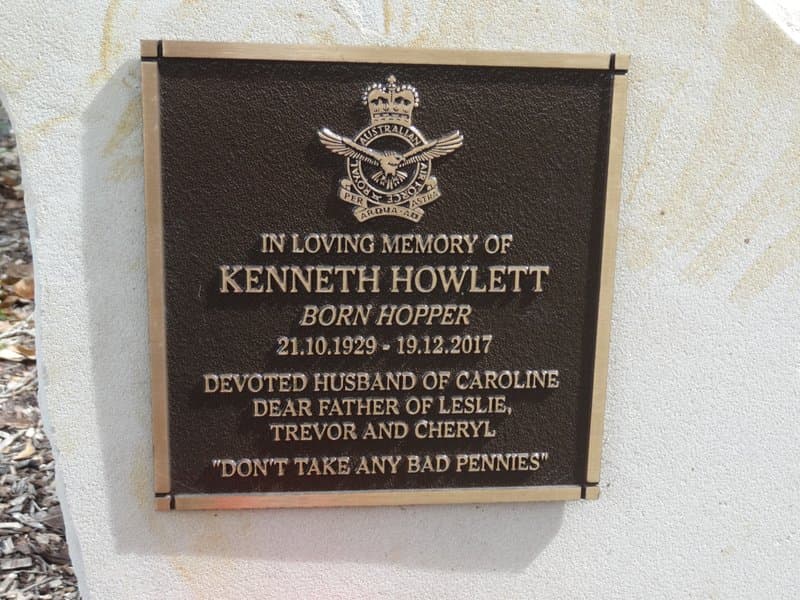 Kenneth HOWLETT gravestone photograph 1