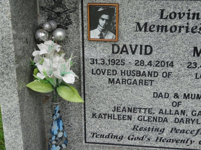 David Hector MITCHELL gravestone photograph 4
