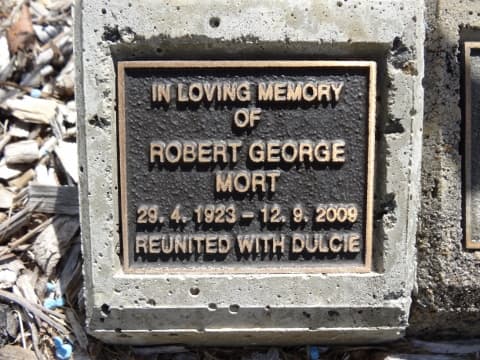 Robert George MORT gravestone photograph 1