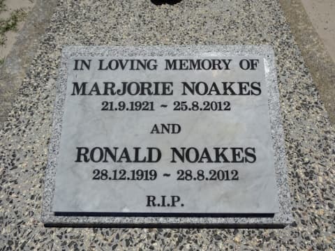 Ronald Walter NOAKES gravestone photograph 1