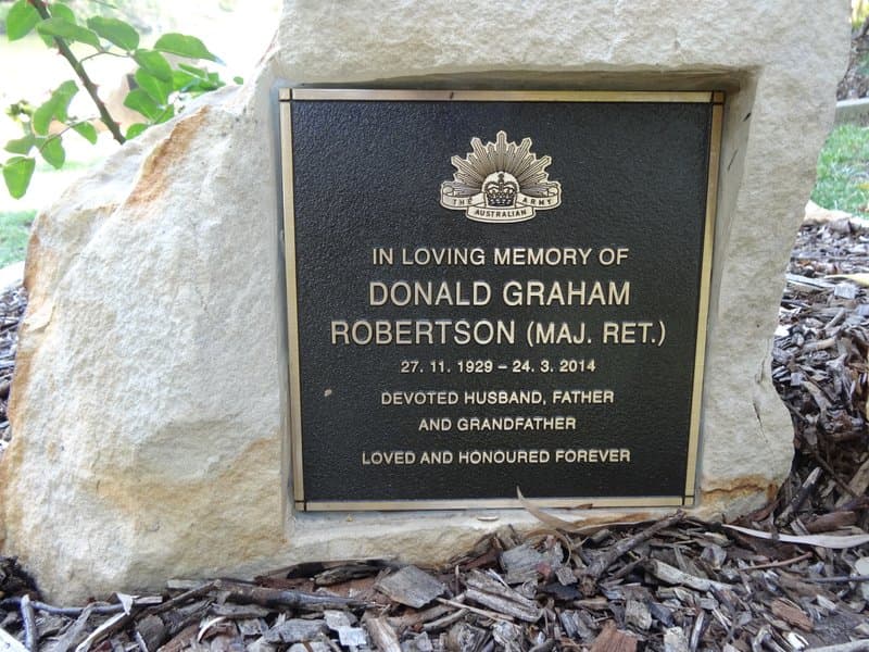 Donald Graham ROBERTSON gravestone photograph 1