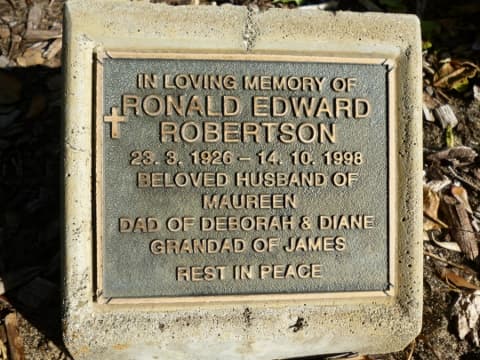 Ronald Edward ROBERTSON gravestone photograph 1