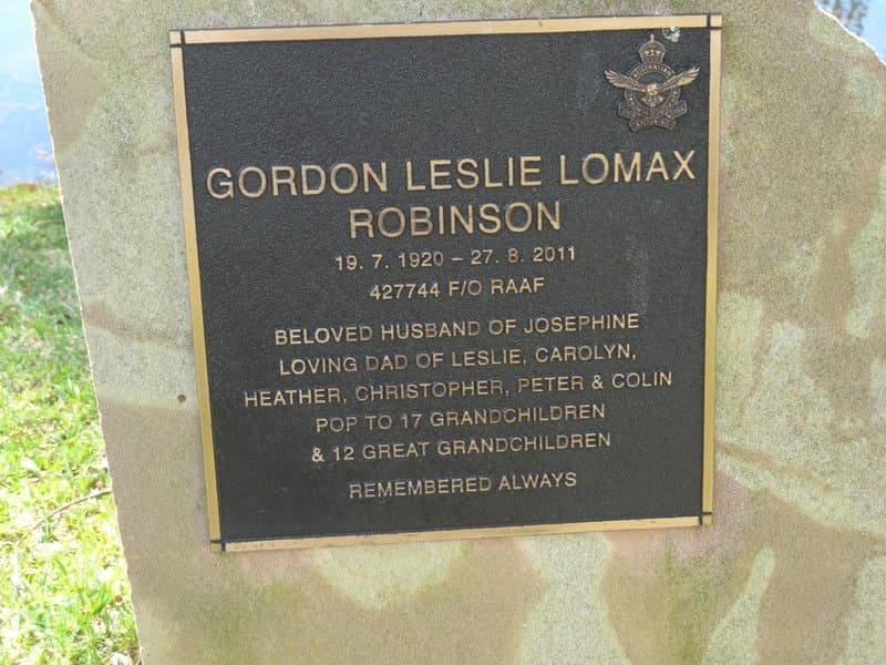 Gordon Leslie Lomax ROBINSON gravestone photograph 2