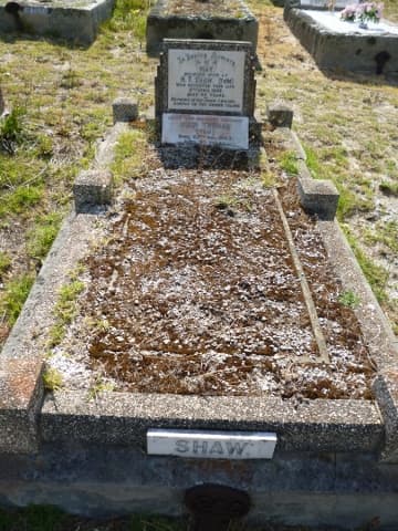 Hugh Thomas SHAW gravestone photograph 2