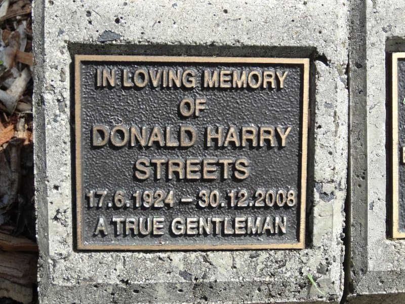 Donald Harry STREETS gravestone photograph 1