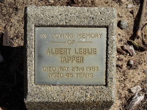 Albert Leslie TAPPER gravestone photograph 1