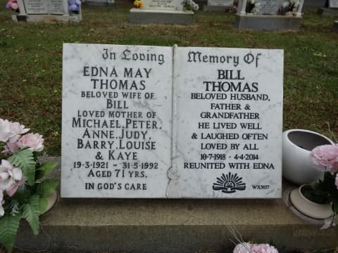 Michael William THOMAS gravestone photograph 1