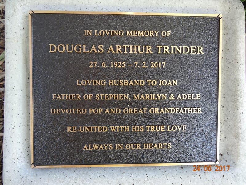 Douglas Arthur TRINDER gravestone photograph 1