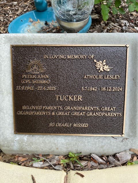 Peter John TUCKER gravestone photograph 1