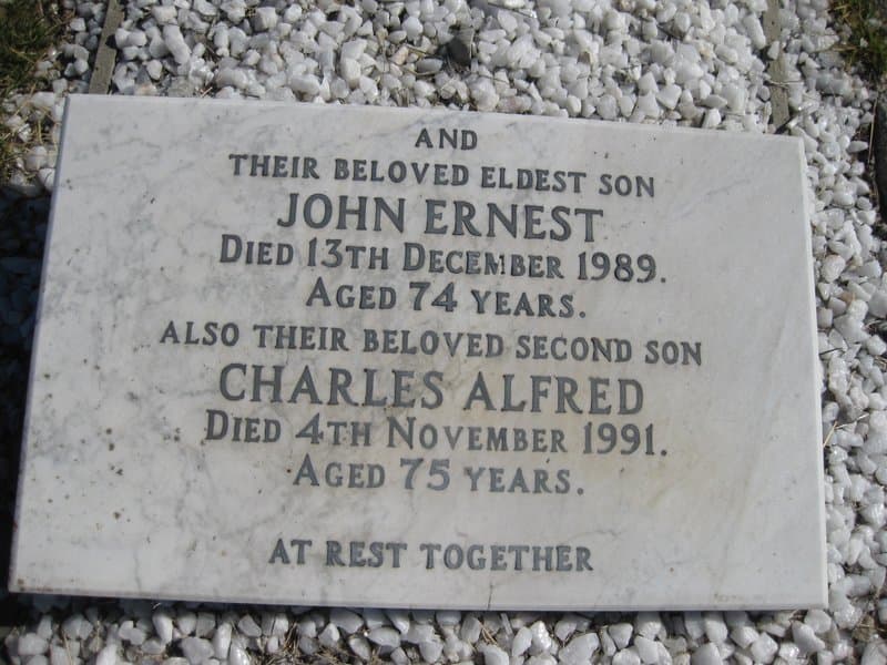 John Ernest WARBURTON gravestone photograph 1