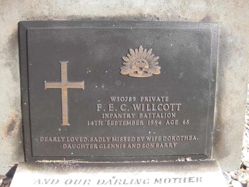 Frederick Edmund Clifton WILLCOTT gravestone photograph 1
