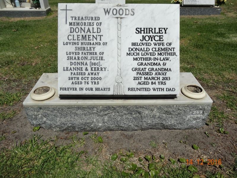 Donald Clement WOODS gravestone photograph 1